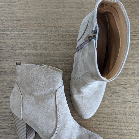 SIZE 7 SHOES - A NEW DAY AND EXPRESS - Picture 9 of 11